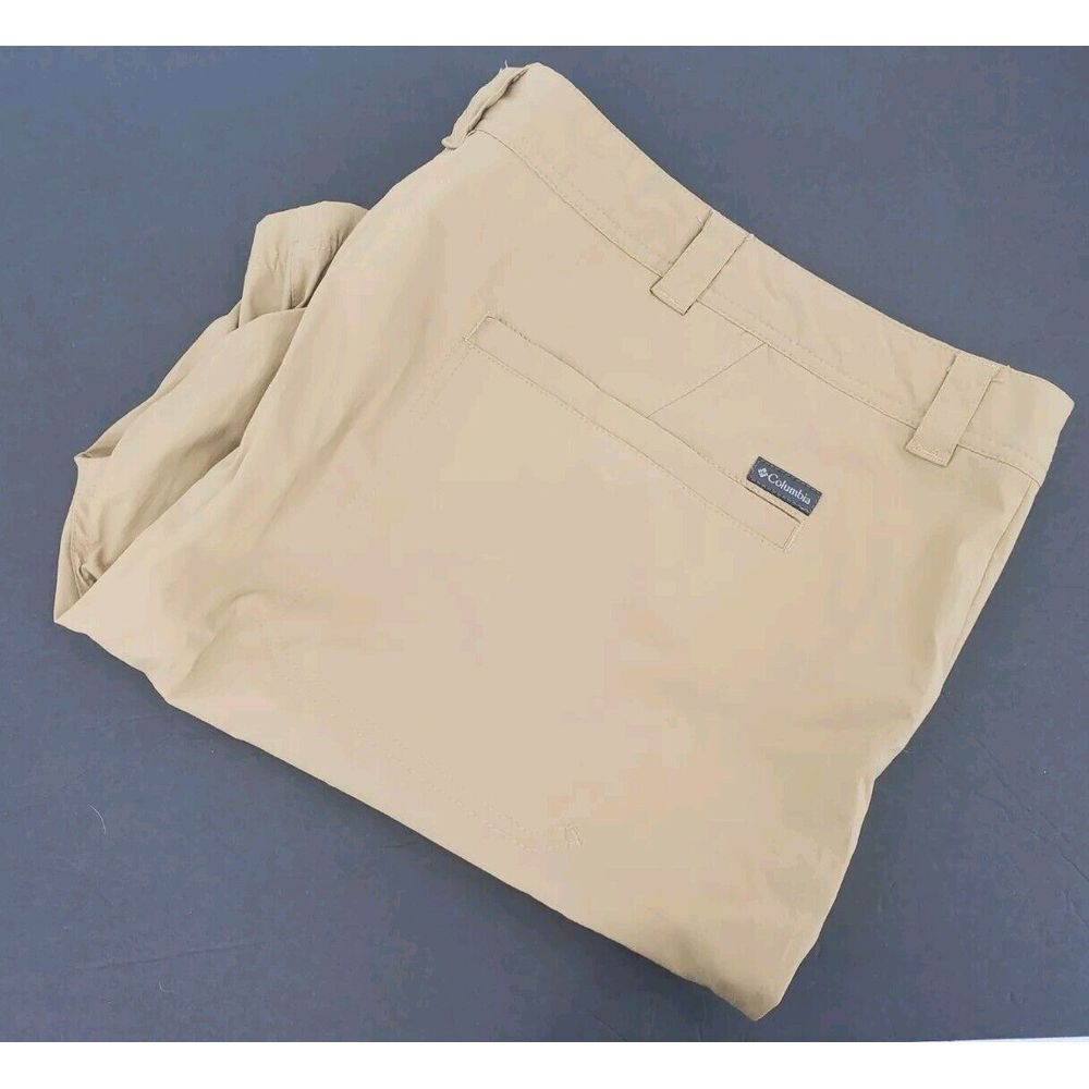 Columbia Tan Hiking Shorts Men's Size 52 Inseam 8 Inches Pockets Lightweight